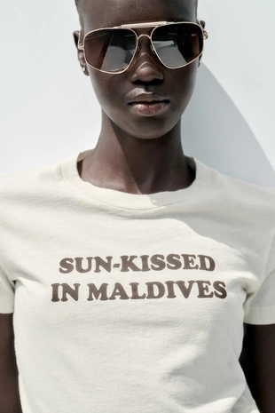 Футболка из ткани с эффектом потертости с надписью- Заказать в России