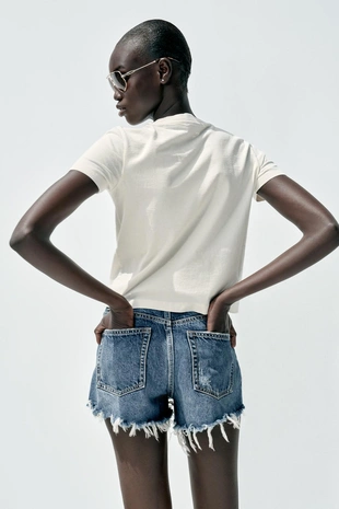 Футболка из ткани с эффектом потертости с надписью- Заказать в России