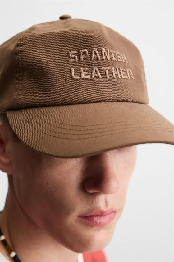Бейсболка guitarricadelafuente washed с вышивкой