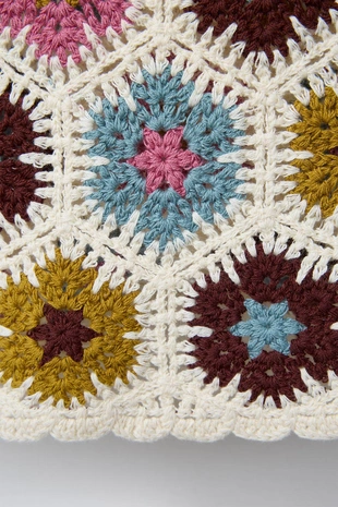 Топ из кружева кроше с цветами и бусинами- Заказать в России