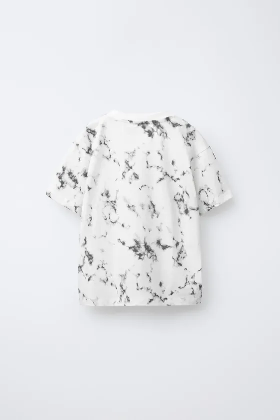 ФУТБОЛКА В СПОРТИВНОМ СТИЛЕ С ПРИНТОМ ТАЙ-ДАЙ