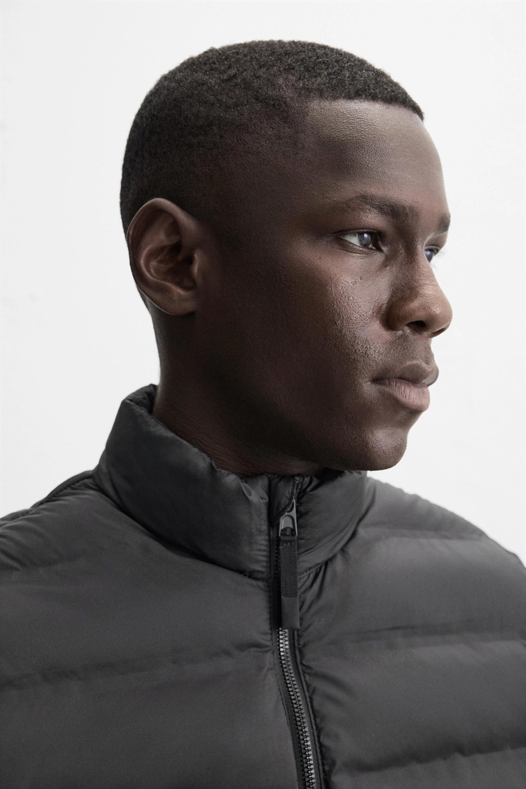 Легкий стеганый жилет zara