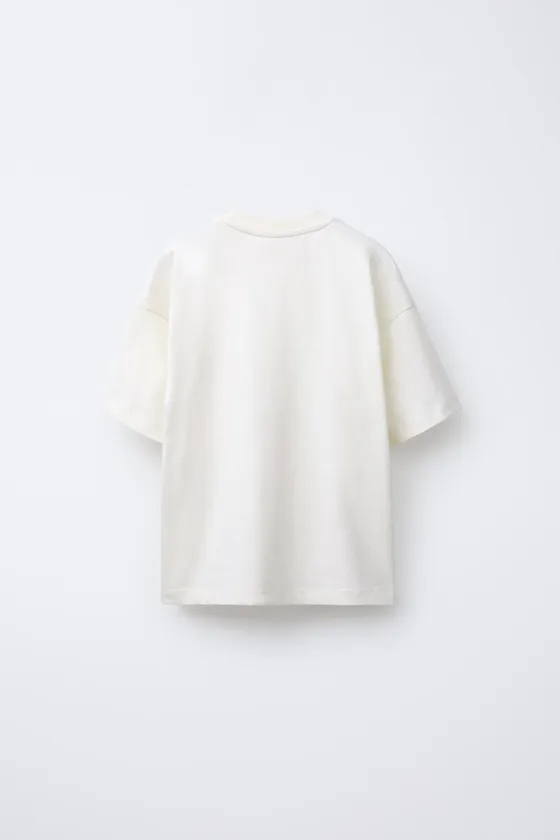 ФУТБОЛКА С ПРИНТОМ НА КАРМАНЕ