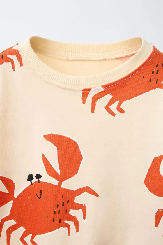 КОМПЛЕКТ ИЗ ФУТБОЛКИ И ШОРТОВ-ДЖОГГЕРОВ С ПРИНТОМ «ЛОБСТЕРЫ»