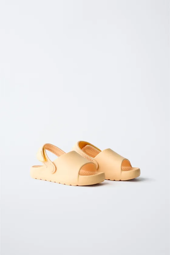 РЕЗИНОВЫЕ ШЛЕПАНЦЫ