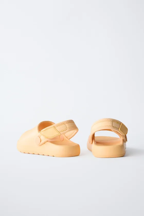 РЕЗИНОВЫЕ ШЛЕПАНЦЫ