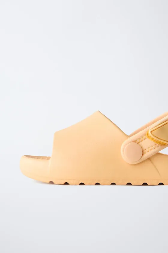 РЕЗИНОВЫЕ ШЛЕПАНЦЫ