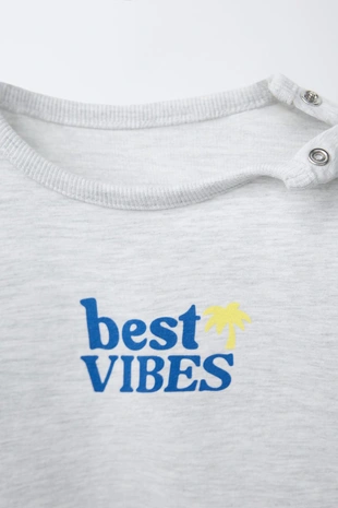 Комплект: толстовка и бермуды с текстом - Заказать в России