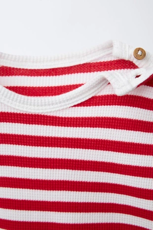 Комплект из футболки и шортов в полоску вафельной текстуры- Заказать в России