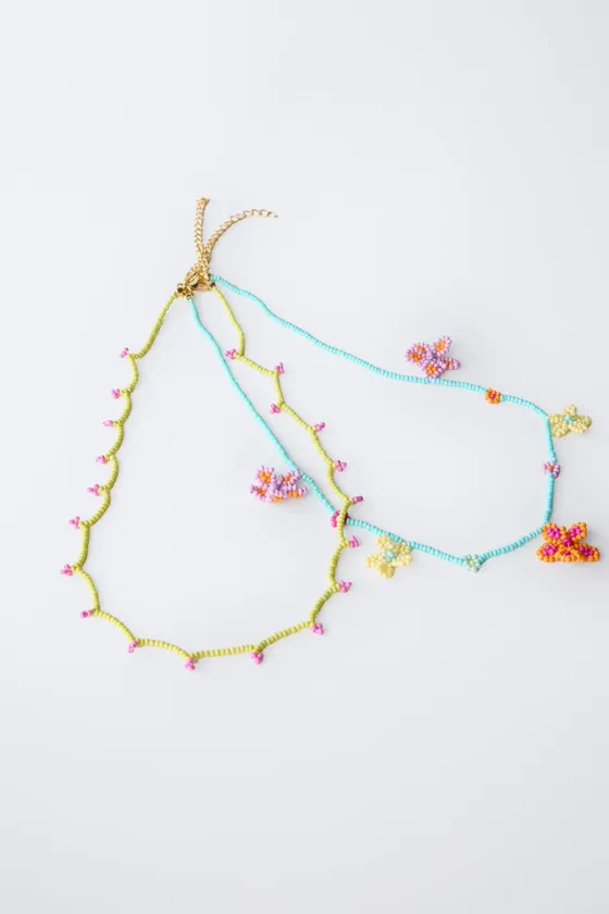 PACK OF TWO NECKLACES WITH FLOWER BEADS