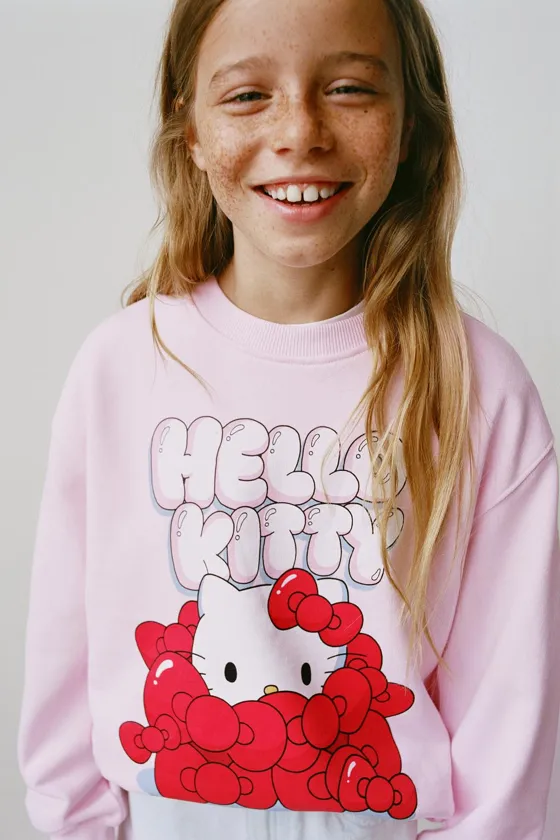 ТОЛСТОВКА С ПРИНТОМ HELLO KITTY ©