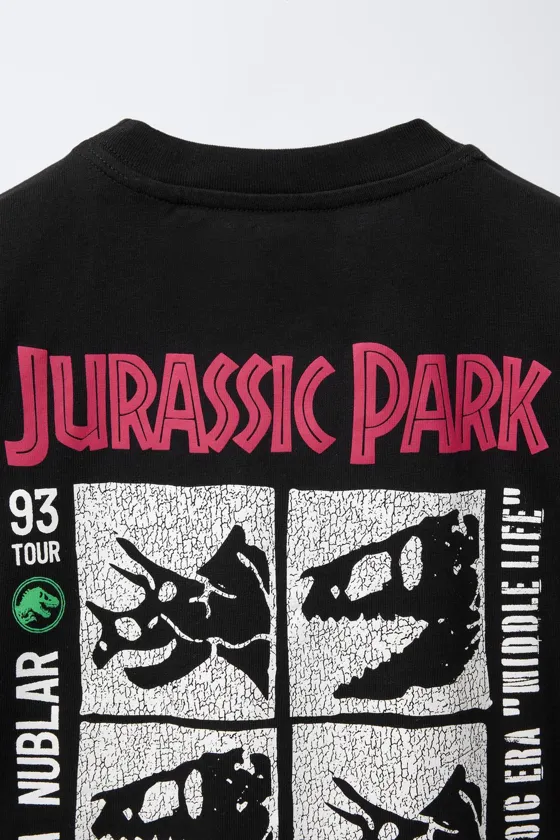ФУТБОЛКА С РЕЛЬЕФНЫМ ПРИНТОМ JURASSIC PARK ©