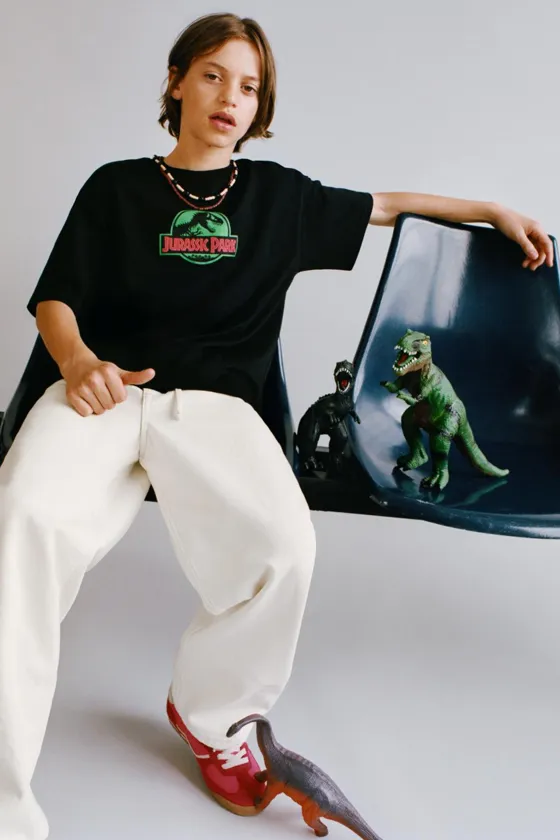 ФУТБОЛКА С РЕЛЬЕФНЫМ ПРИНТОМ JURASSIC PARK ©