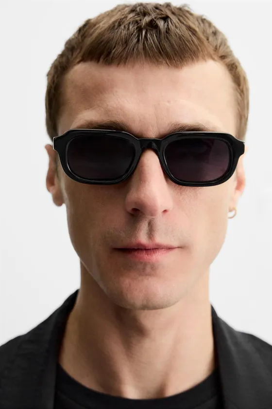 БЛЕЙЗЕР ИЗ СТРУЯЩЕЙСЯ ТКАНИ С ЖАТЫМ ЭФФЕКТОМ