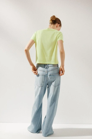 Футболка из ткани с эффектом потертости с надписью- Заказать в России