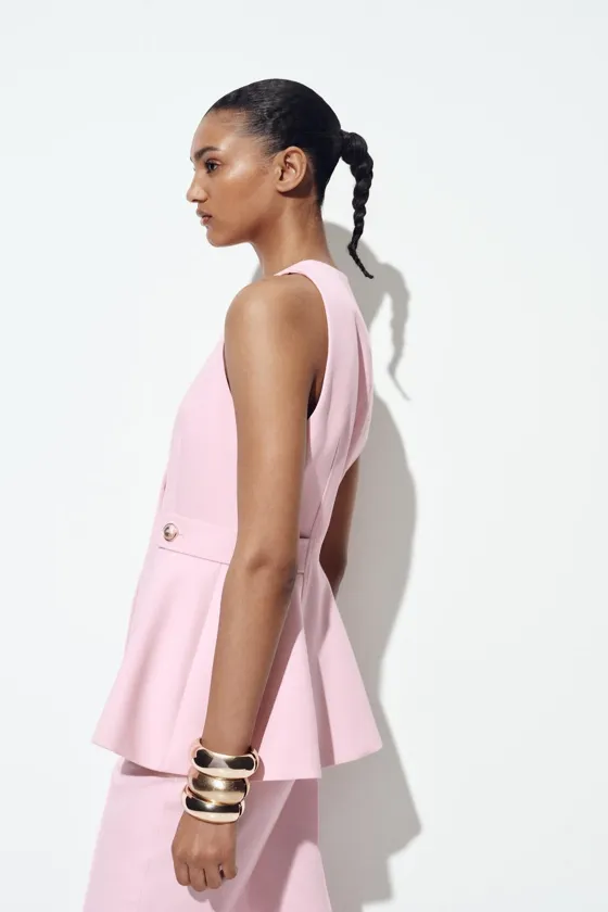 ЖИЛЕТ С БАСКОЙ