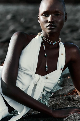 Жилет с горловиной халтер и узлом