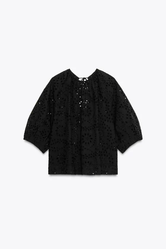 БЛУЗА С ПЕРФОРИРОВАННОЙ ВЫШИВКОЙ — коллекция Zara «ZW»