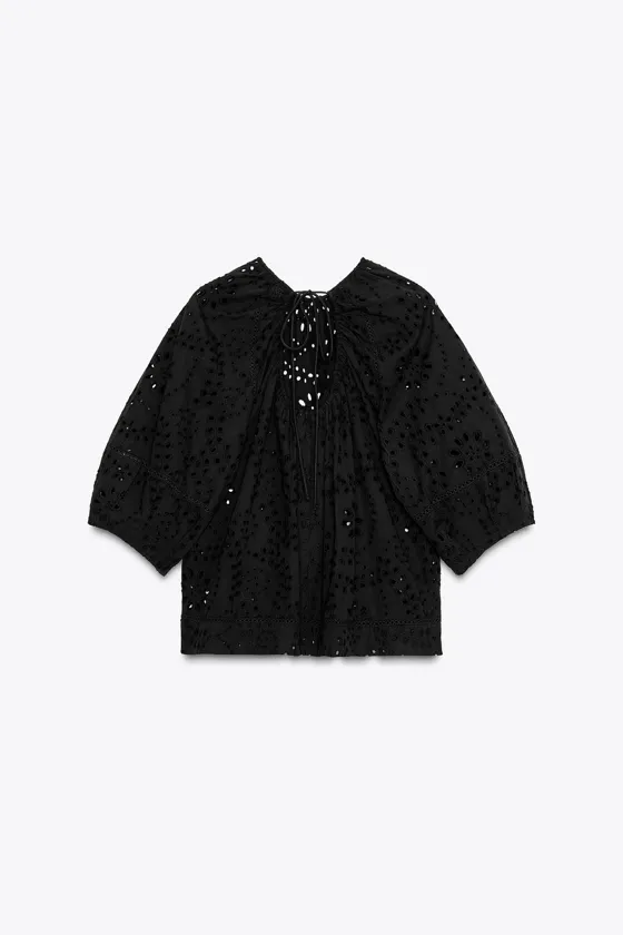 БЛУЗА С ПЕРФОРИРОВАННОЙ ВЫШИВКОЙ — коллекция Zara «ZW»