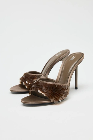 Декоративные босоножки с пайетками- Заказать в России