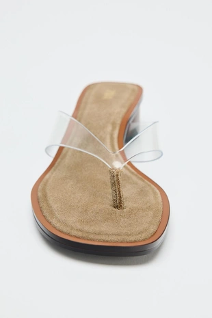 Босоножки на широком каблуке из винила- Заказать в России