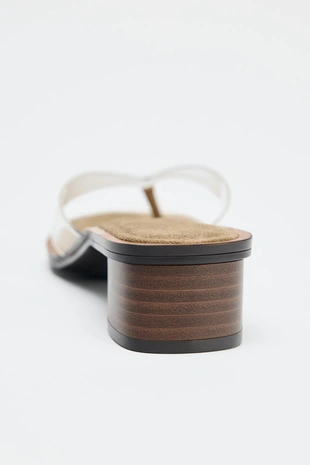 Босоножки на широком каблуке из винила- Заказать в России