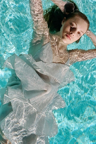 Короткое платье с воланами- Заказать в России