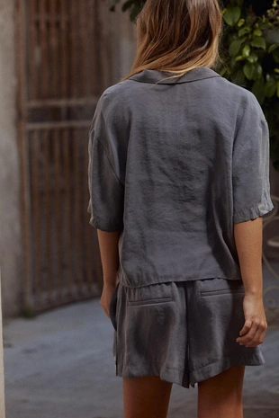 Рубашка струящегося кроя с короткими рукавами- Заказать в России