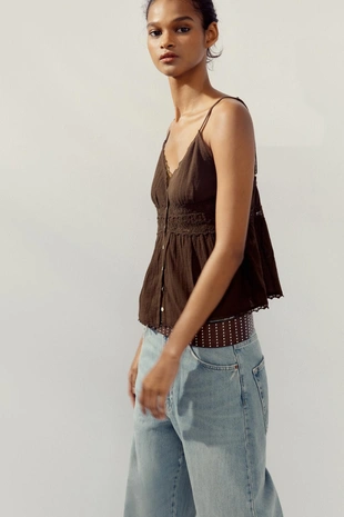 Топ из марли с кружевом