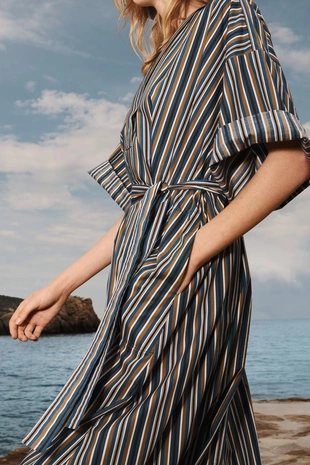 Платье на поясе с расширенным низом в полоску LIMITED EDITION- Заказать в России