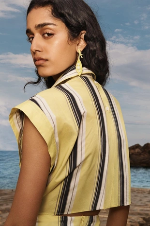 Платье с объемом по низу и мягкими плиссировками в полоску LIMITED EDITION- Заказать в России