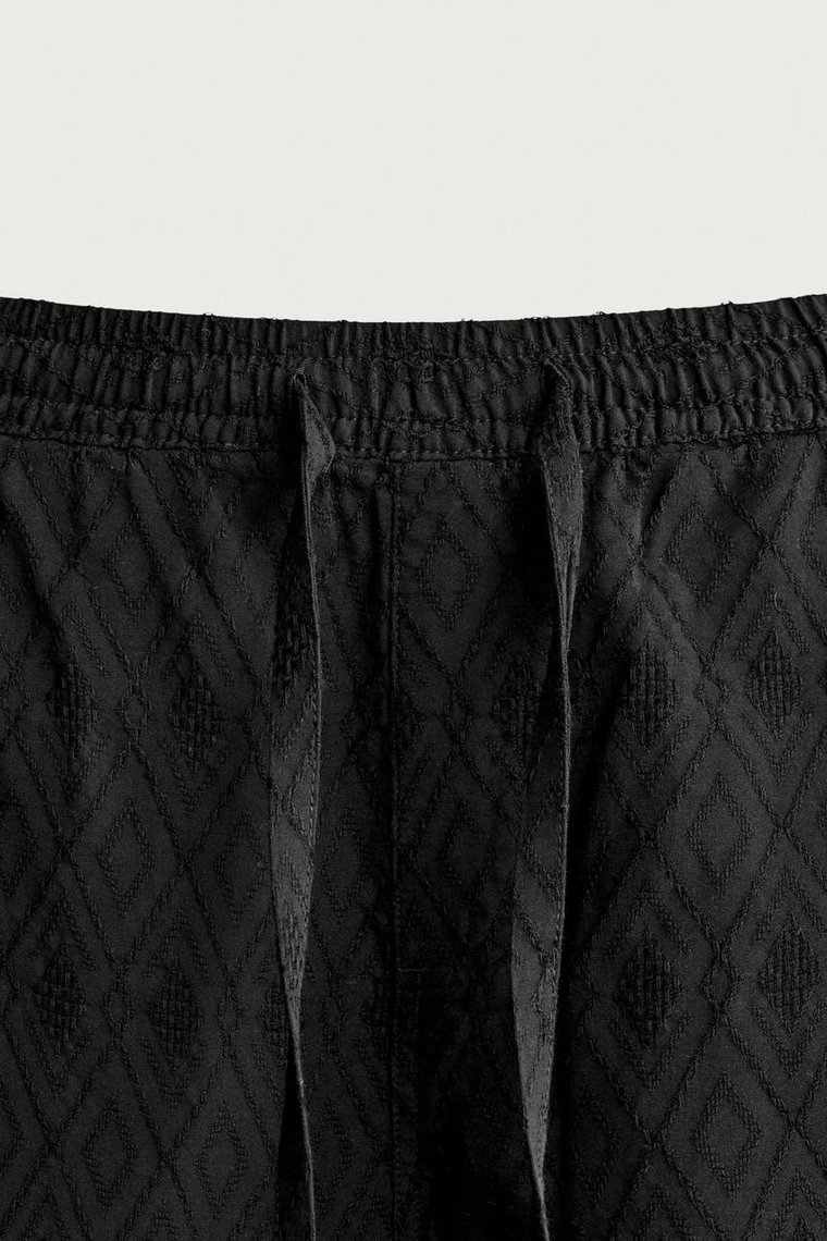 Бермуда с геометрическим жаккардом regular fit