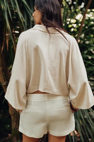 Рубашка с узлом и комбинированной вязкой крючком- Заказать в России