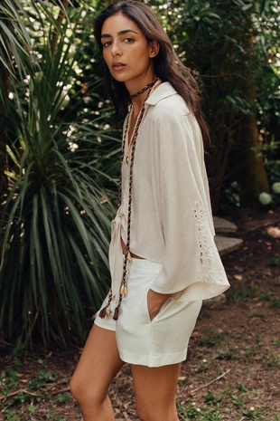 Рубашка с узлом и комбинированной вязкой крючком- Заказать в России