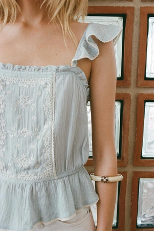 Топ с вышивкой и воланами- Заказать в России