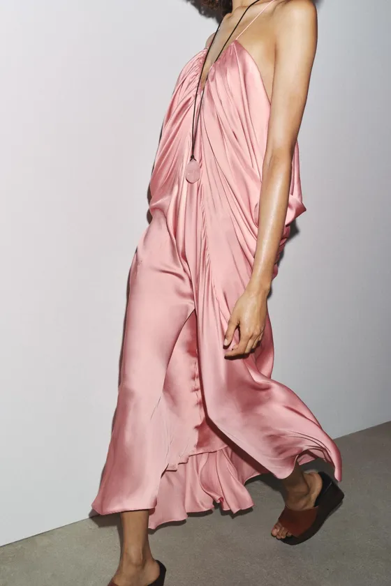 АТЛАСНОЕ ПЛАТЬЕ С ОБЪЕМНЫМИ ДЕТАЛЯМИ ZW COLLECTION