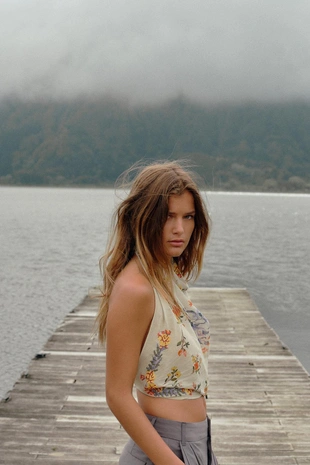 Хлоковый шарф с вышивкой