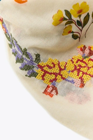 Хлоковый шарф с вышивкой