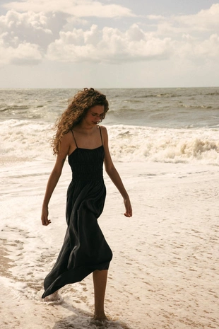 Платье миди из струящейся эластичной ткани- Заказать в России