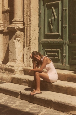 Короткое платье из эластичной ткани с бантами- Заказать в России