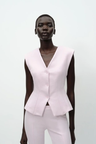 Топ из интерлока без рукавов