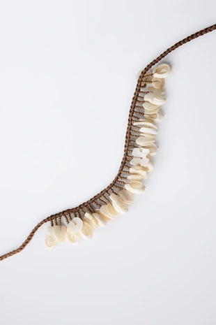 Плетеное ожерелье с ракушками- Заказать в России