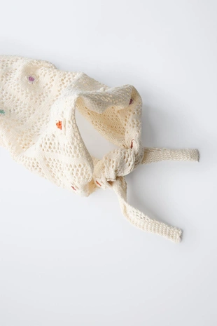 Платок из кружева кроше с цветочной вышивкой- Заказать в России