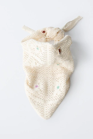 Платок из кружева кроше с цветочной вышивкой- Заказать в России