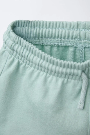 Комплект из футболки и шортов-джоггеров в стиле колор-блок- Заказать в России