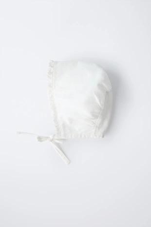 Бейсболка с кружевными оборками и льняным материалом- Заказать в России