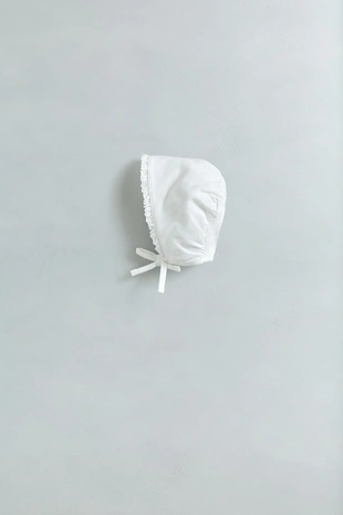 Бейсболка с кружевными оборками и льняным материалом- Заказать в России