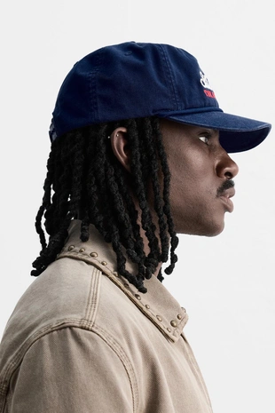 Кепка с эффектом потертости и вышивкой- Заказать в России