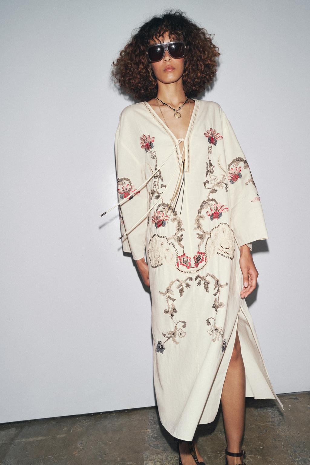 ПЛАТЬЕ С ВЫШИВКОЙ В ВИДЕ ЦВЕТОВ — ZW COLLECTION