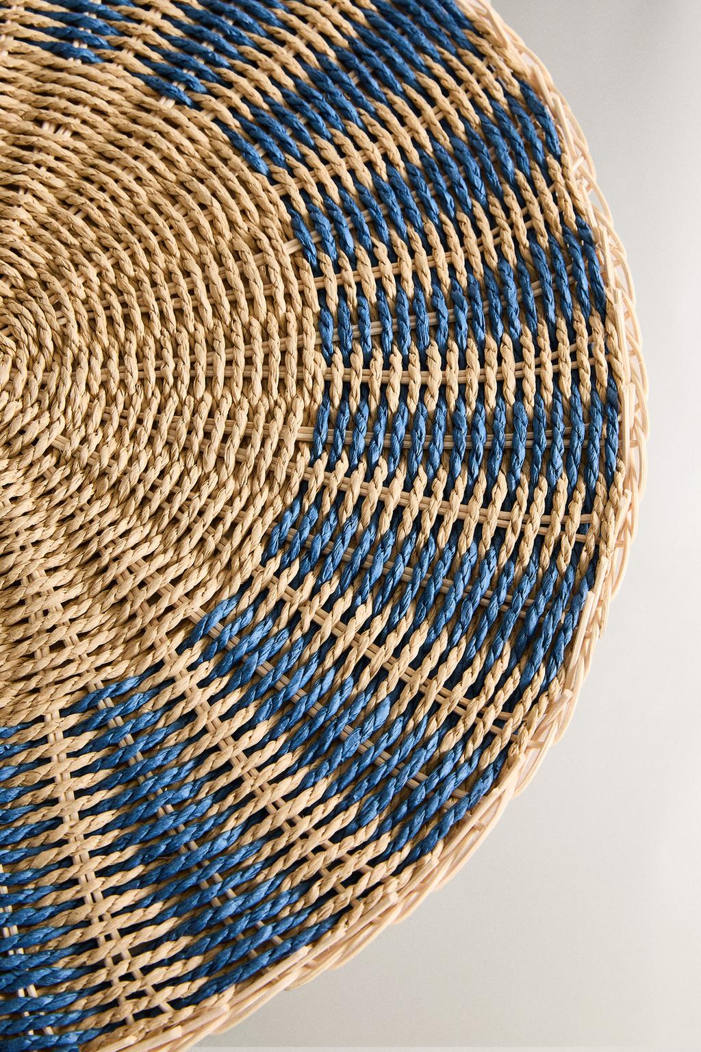Круглый подставка из ротанга